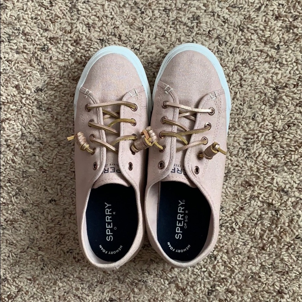 Rose gold Sperry sneakers 👟